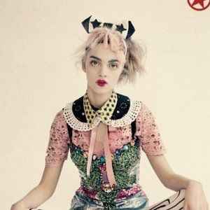 WELCOME TO SAM'S CLOSET!